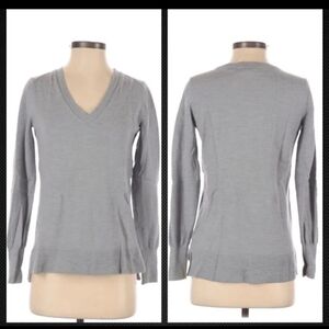 Banana republic extra fine merino wool vneck sweaters  sz small